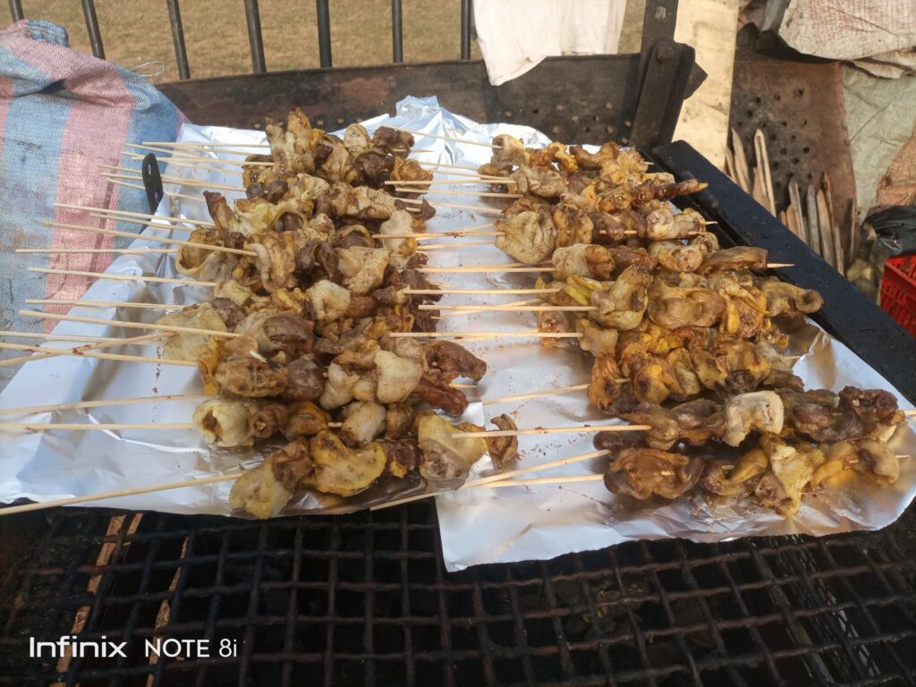 Un aperçu des grillades au festival de grillades au stade municipal de Grand Bassam