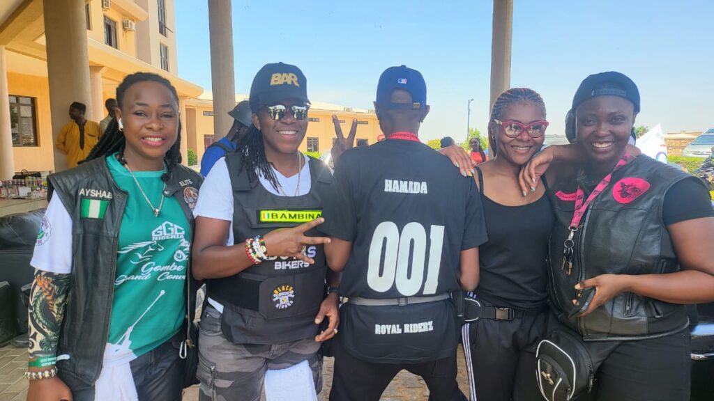 Bambina, la motarde ivoirienne qui veut parcourir le monde à moto